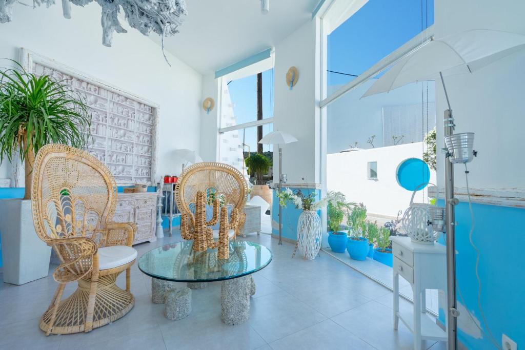 Część wypoczynkowa w obiekcie Kouros Home & Suites