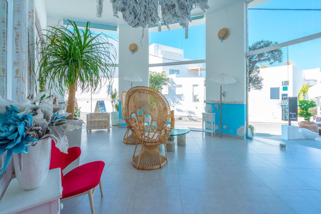 Część wypoczynkowa w obiekcie Kouros Home & Suites