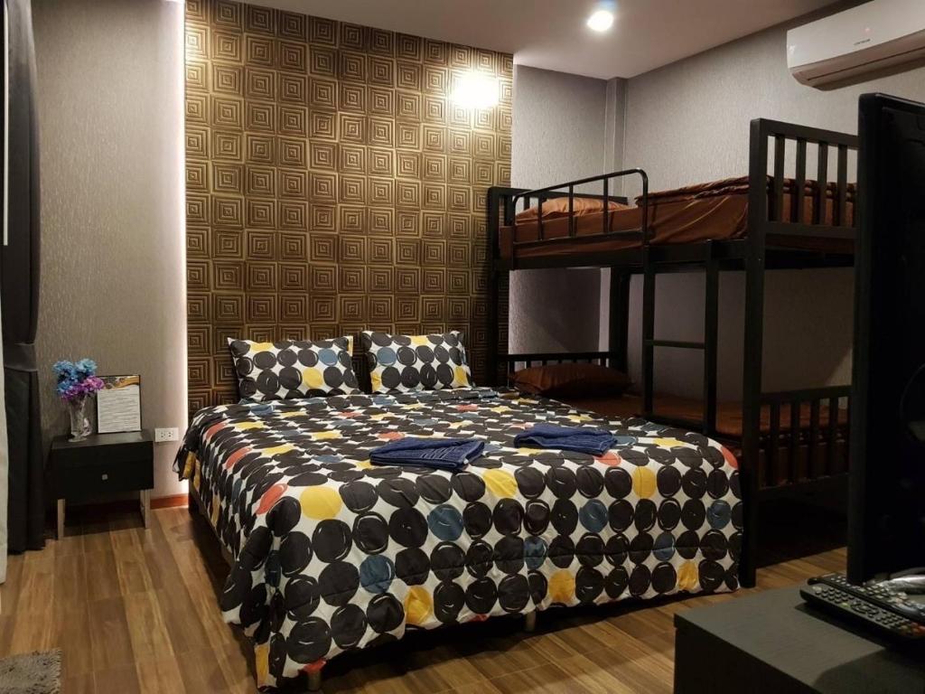 Un pat sau paturi într-o cameră la PoolVilla Chaam NL