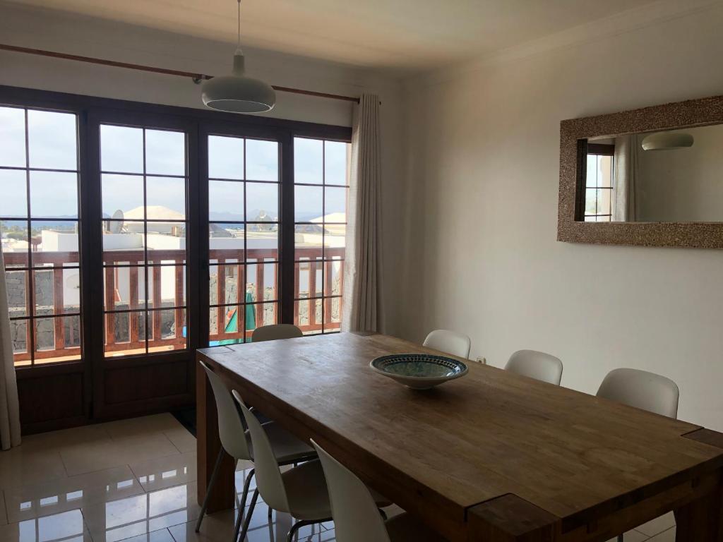 Fotografie z fotogalerie ubytování Playa Blanca Vista Lobos Villa with sea view v destinaci Playa Blanca
