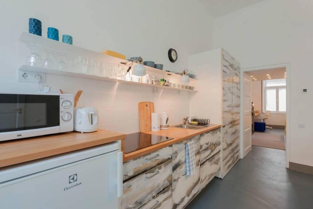 Kuchyňa alebo kuchynka v ubytovaní Modern stylish 2 bedroom holiday apartment