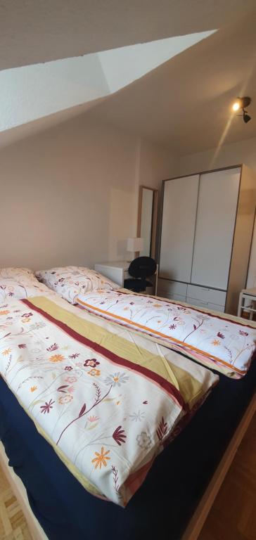 Un ou plusieurs lits dans un hébergement de l'établissement Privat Zimmer in Bad Homburg bei Kurhaus