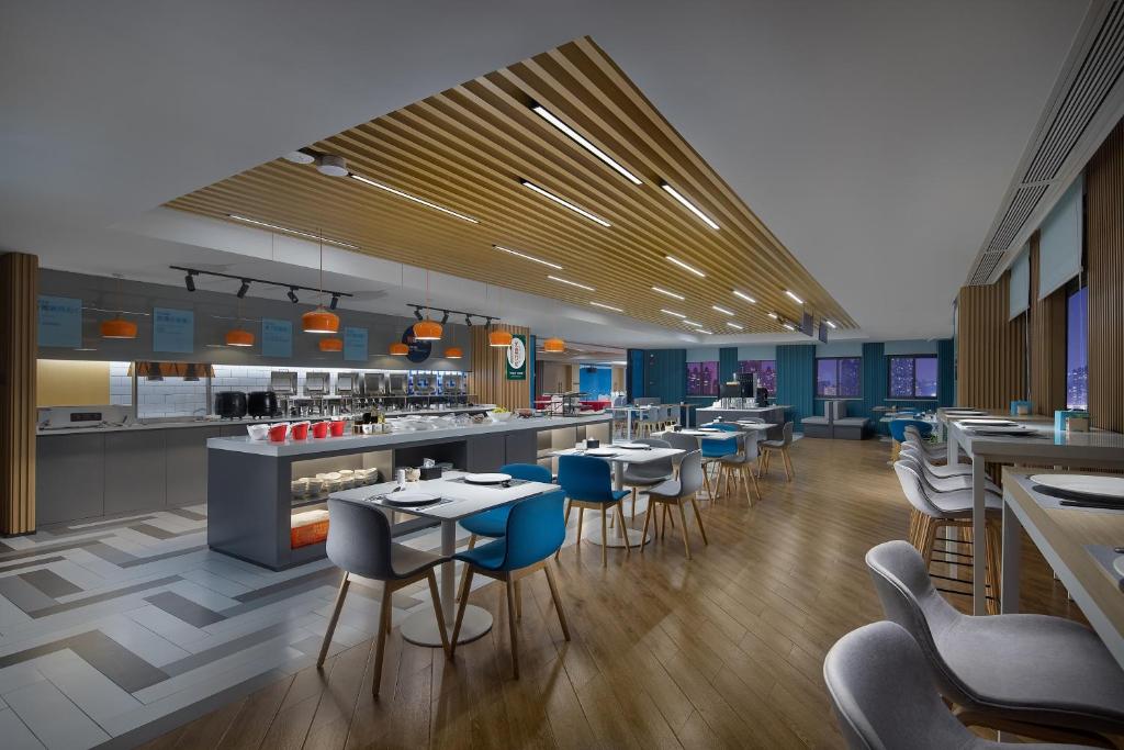 Holiday Inn Express Changsha South Railway Station by IHGにあるレストランまたは飲食店