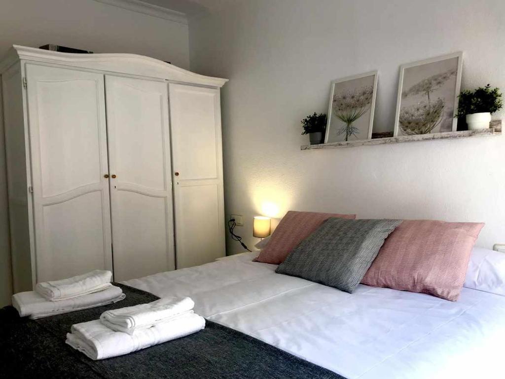 A bed or beds in a room at Apartamento Callao