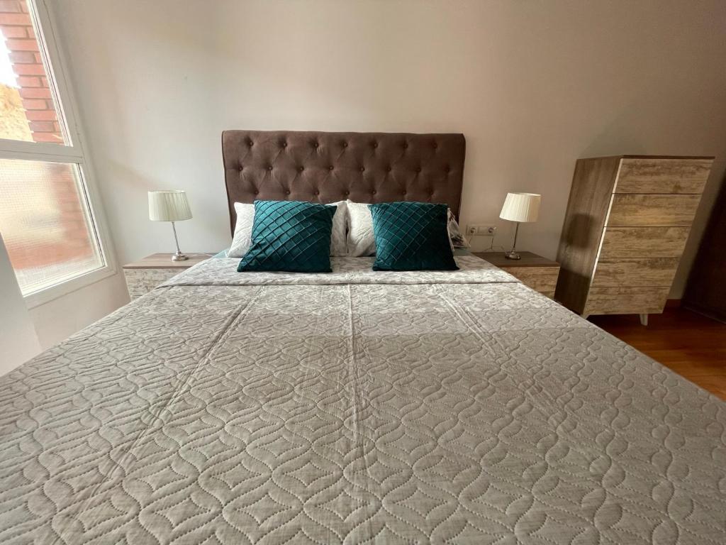 Posteľ alebo postele v izbe v ubytovaní Tarraco Apartment