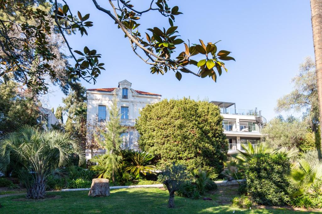 Κήπος έξω από το Villa Alexandra - Luxury Apartments Jardins d'ARLIAS by Sweett