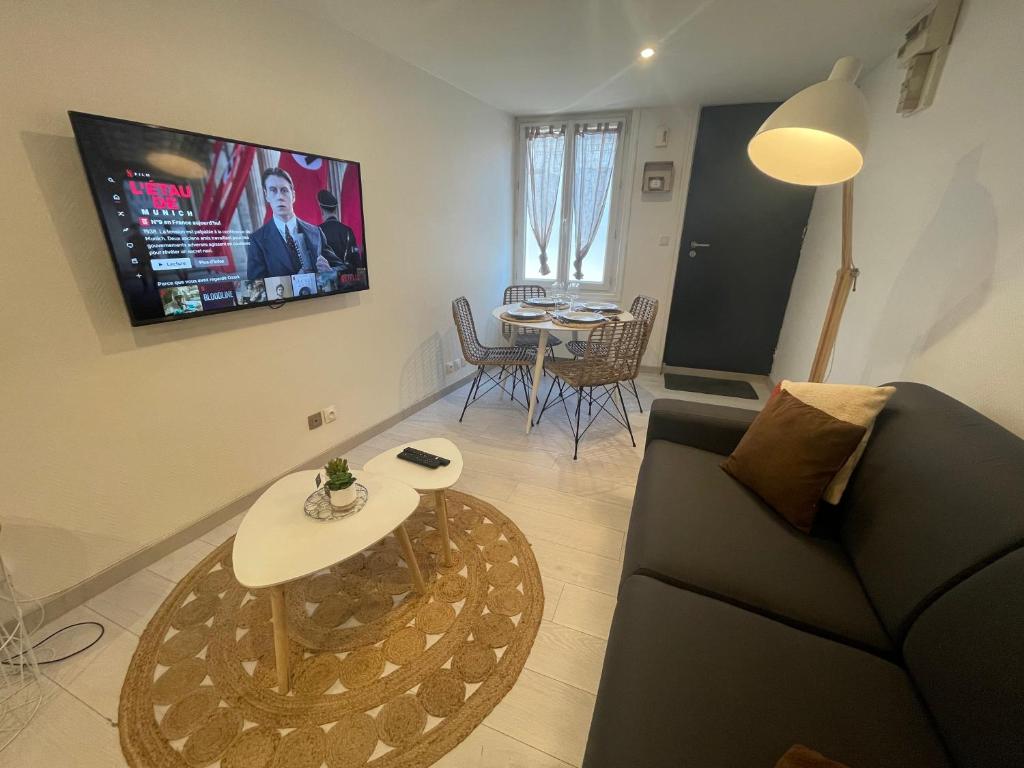 Le Boinot - Patio privé, wifi haut débit, Netflix, stationnement gratuit - １ベッドルームのあるアパート
