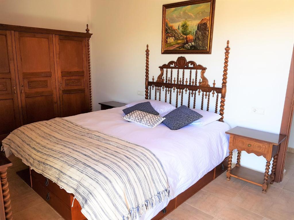 Postel nebo postele na pokoji v ubytování Villa Milagro - 3 bedroom Finca style Villa with Pool near Golf Course/Beaches - Air Cond.
