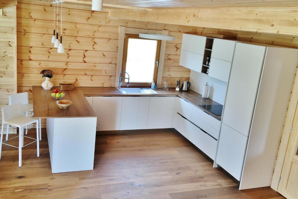 A kitchen or kitchenette at Chata Natan
