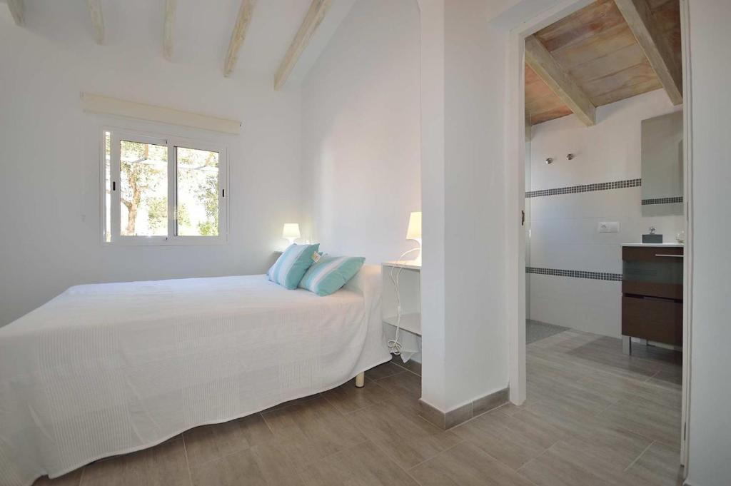 Postel nebo postele na pokoji v ubytování Villa Les Oliveres By SunVillas Mallorca