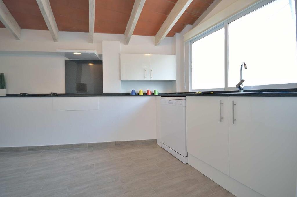 Kuchyň nebo kuchyňský kout v ubytování Villa Les Oliveres By SunVillas Mallorca