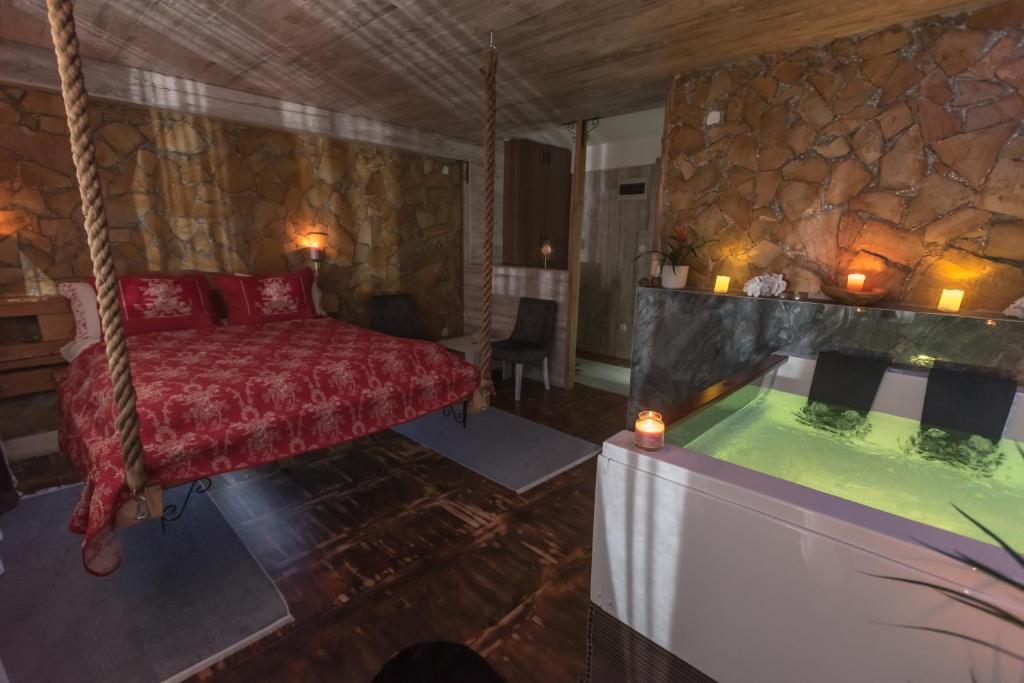 Postel nebo postele na pokoji v ubytování Onore dell amore 2 apartman sa djakuzijem