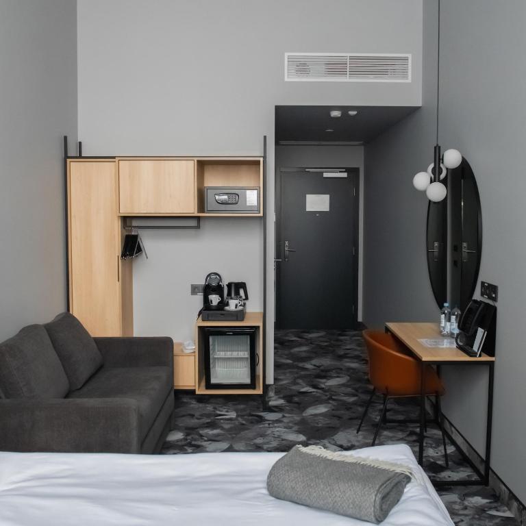 Telewizja i/lub zestaw kina domowego w obiekcie Loop Hotel Vilnius