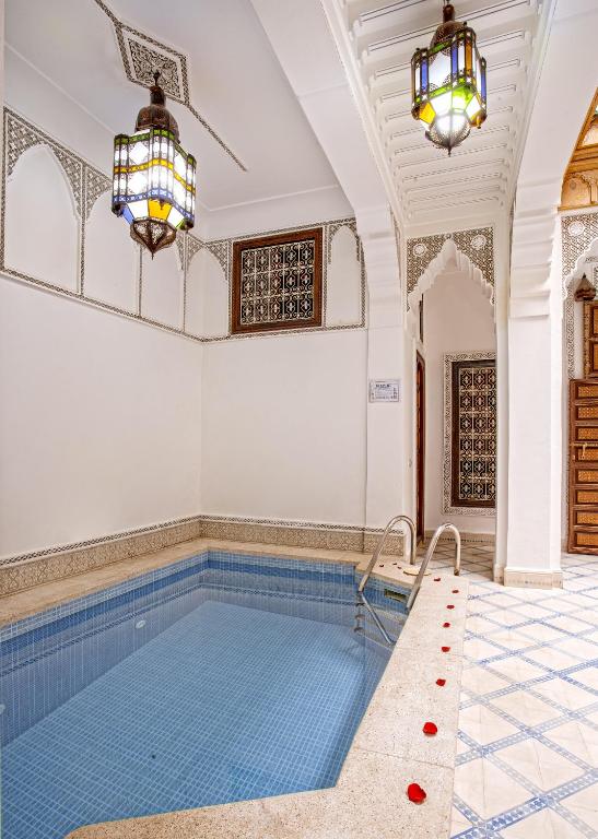 Bazén v ubytování Riad Al Jana nebo v jeho okolí