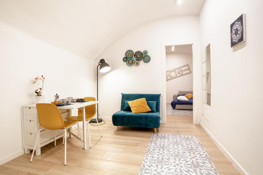 A seating area at La Casetta Lovely Apartment in Bari Vecchia