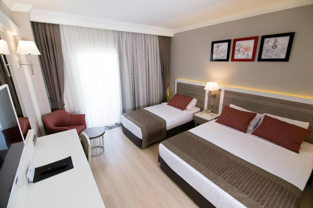 Postel nebo postele na pokoji v ubytování Port River Hotel&Spa
