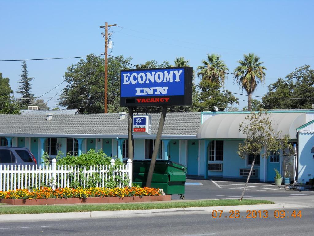 a sign for a economy inn in front of a building at Economy Inn in Willows