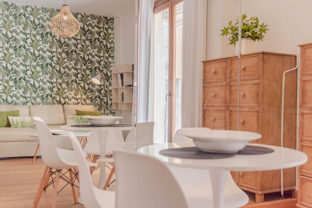 Posedenie v ubytovaní Cozy apartment in the heart of Malaga by REMS