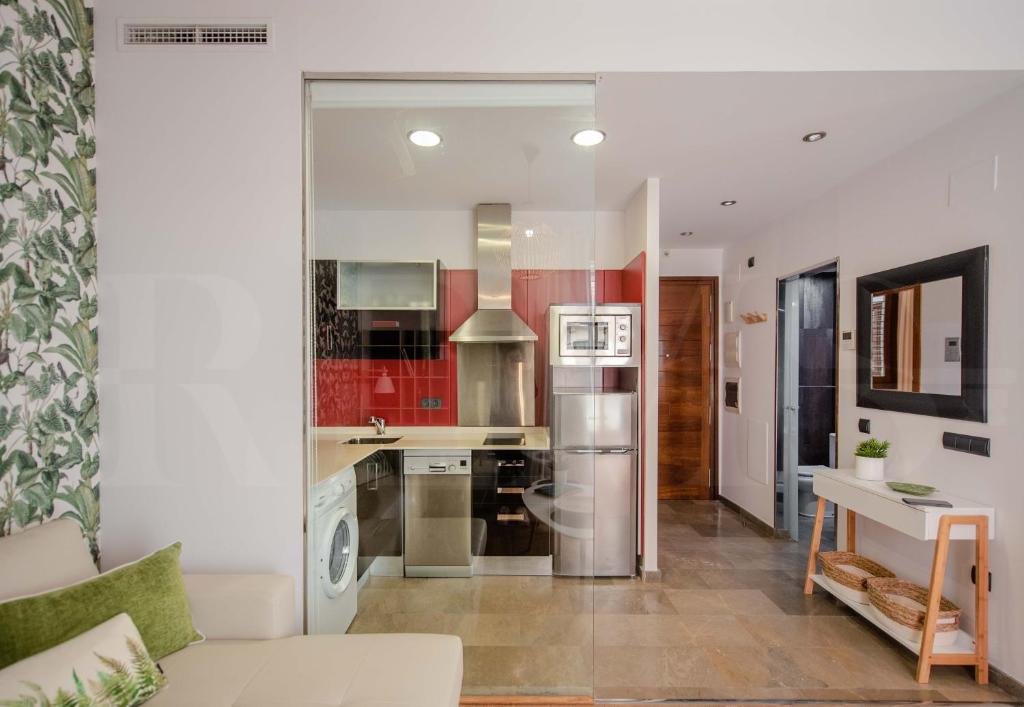 Kuchyňa alebo kuchynka v ubytovaní Cozy apartment in the heart of Malaga by REMS