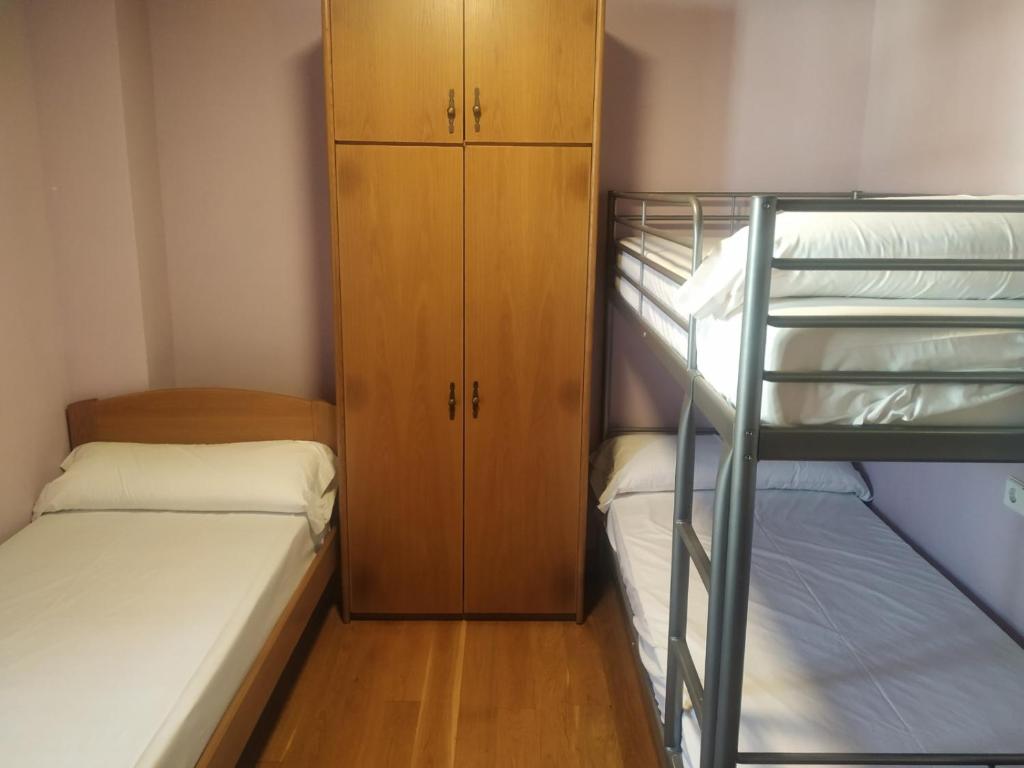 Postel nebo postele na pokoji v ubytování Beizamako Aterpetxea - Albergue Turistico de Beizama