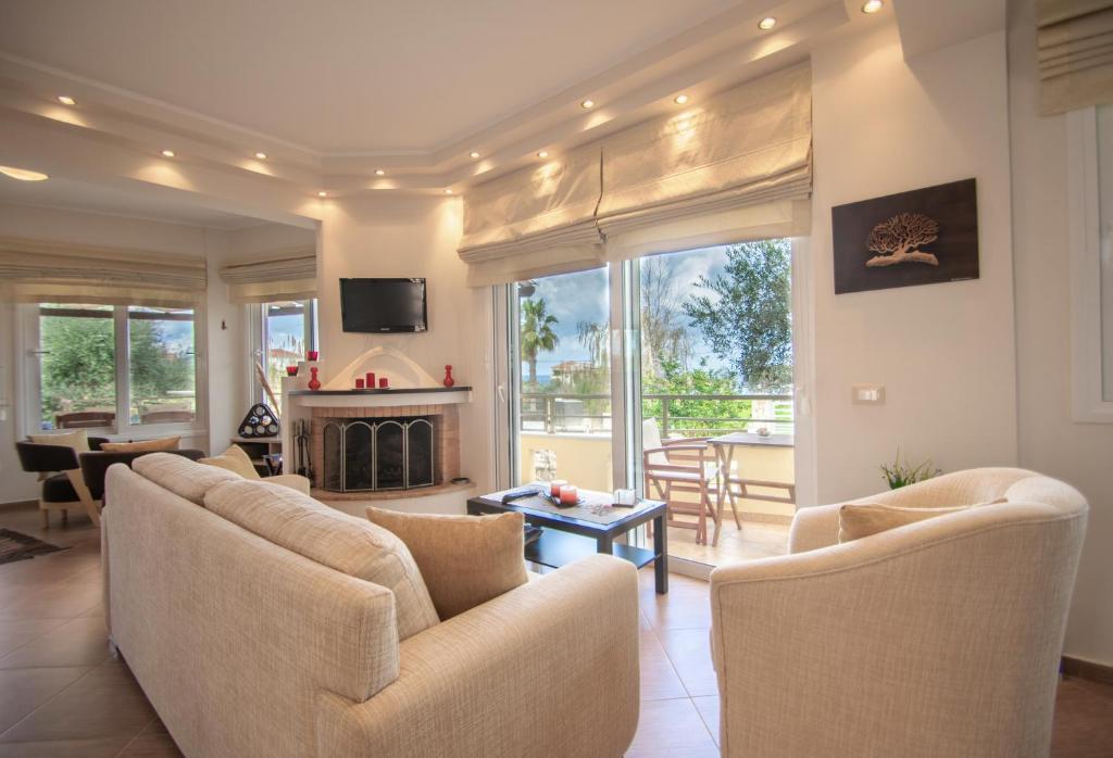 Χώρος καθιστικού στο Ianthi Beach Villa by "elite"