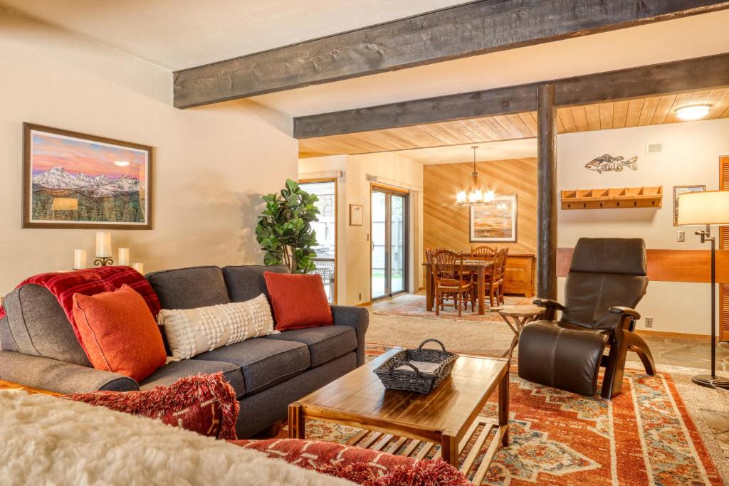 17 Meadow House, Sunriver (updated prices 2024)