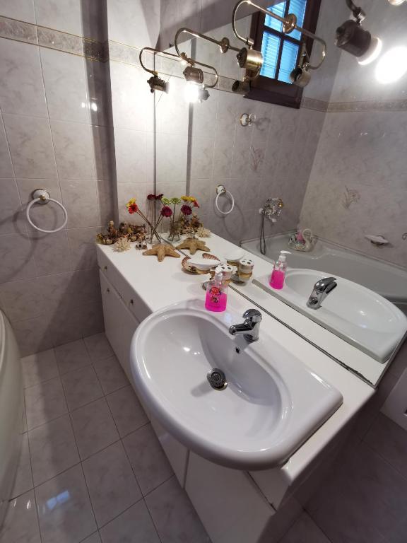 A bathroom at Archontiko Elena