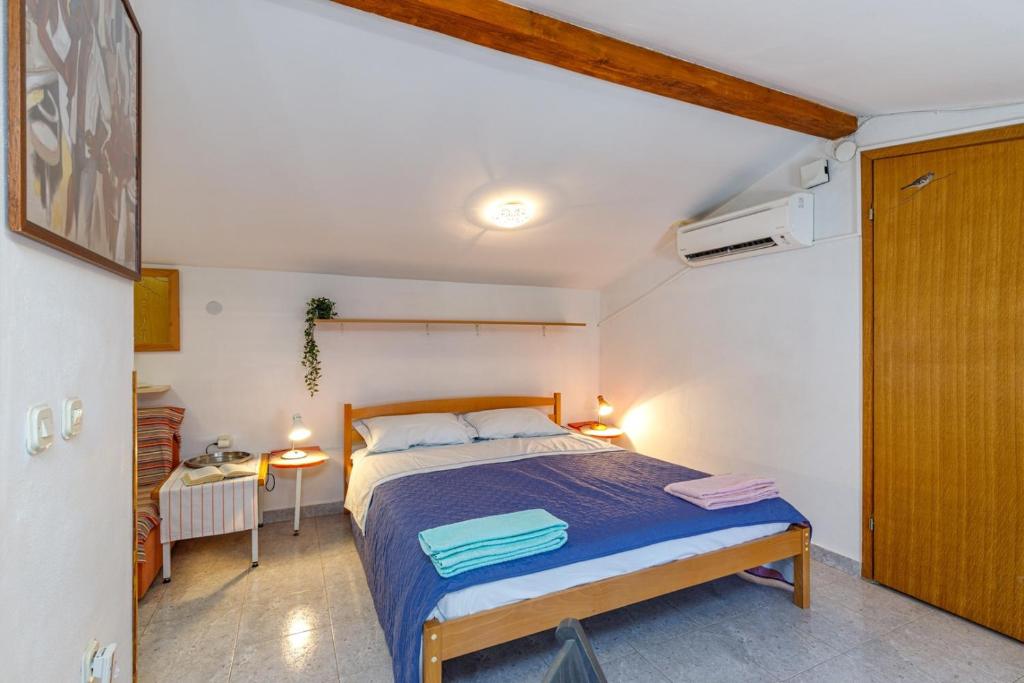 Postel nebo postele na pokoji v ubytování Apartments Pernar