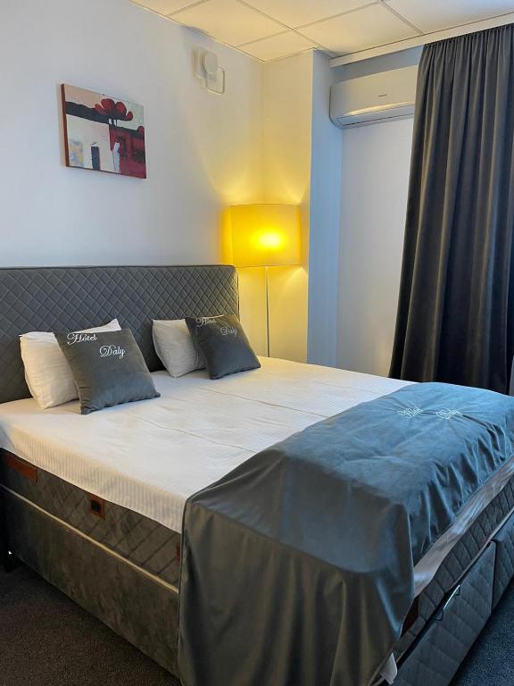 Postel nebo postele na pokoji v ubytování Hotel Daly