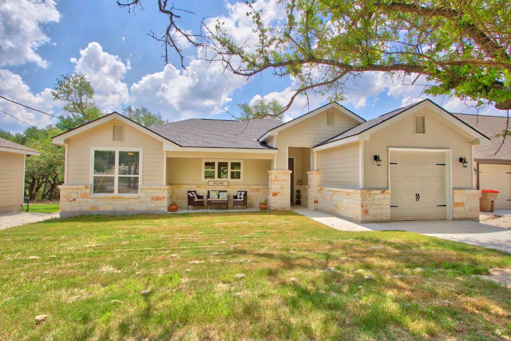 Lemon Drop on the Creek - Housity