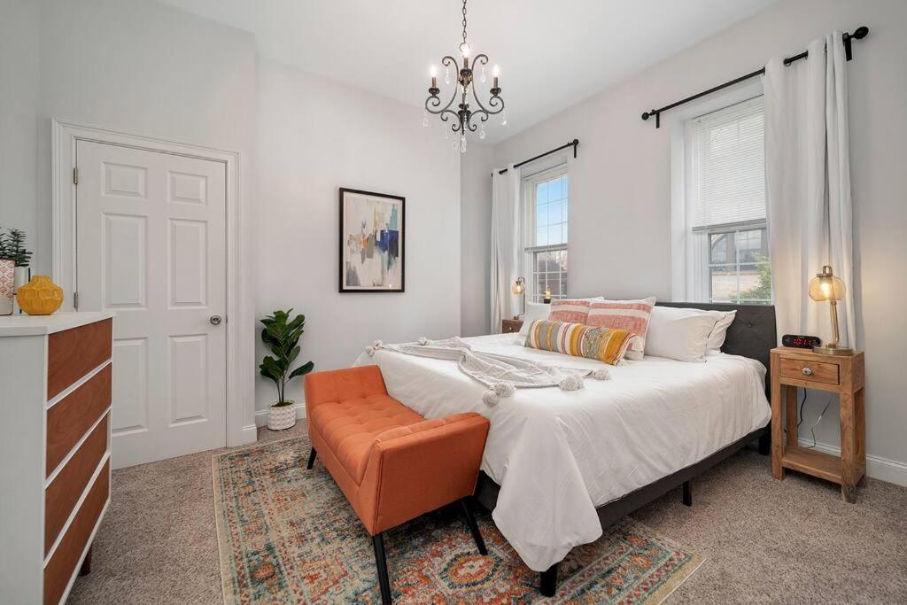 Cozy Pittsburgh Home with King Beds - short drive to all - Maison De Quatre Chambres