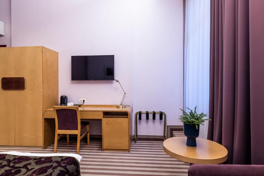Televiisor ja/või meelelahutuskeskus majutusasutuses Hotel Soho