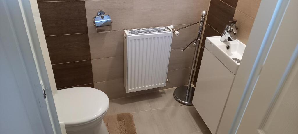 Kúpeľňa v ubytovaní BE-LE-VALÓ APARTMAN