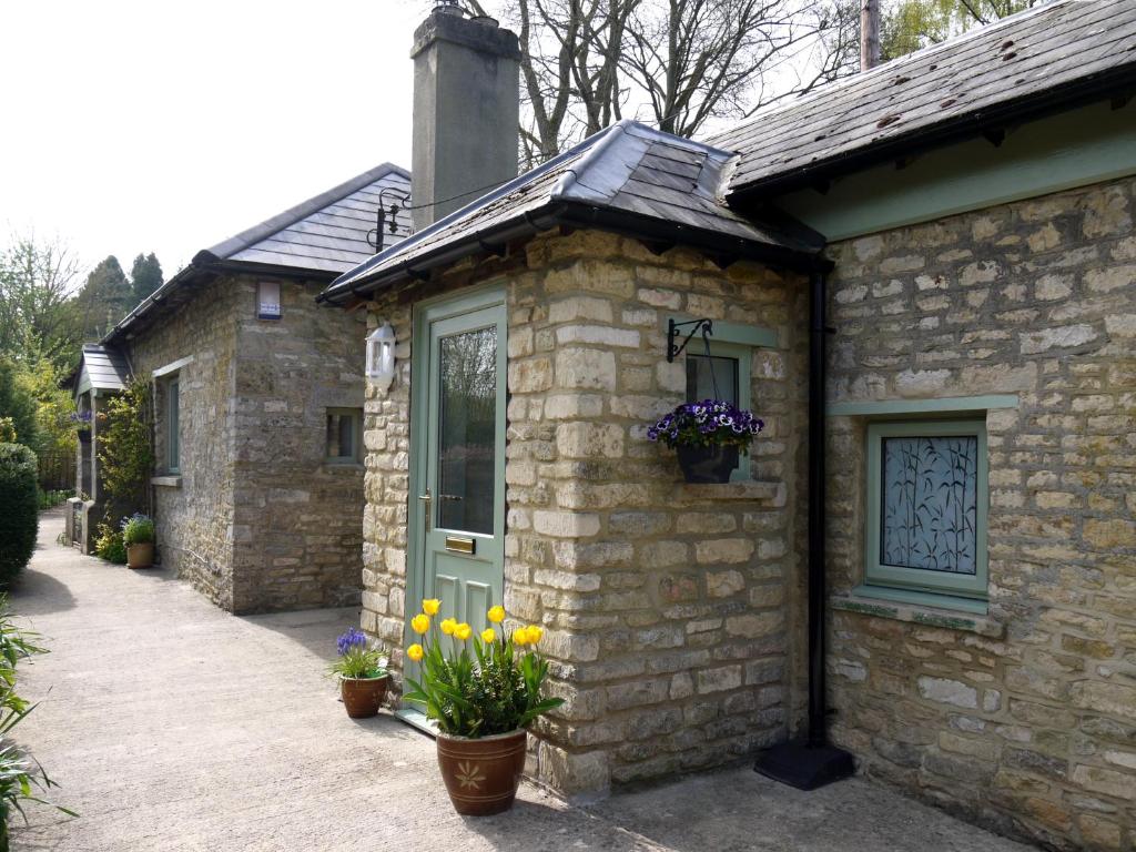 Cosy Stone Cottage, The Bungalow Perrotts Brook, Cirencester Updated