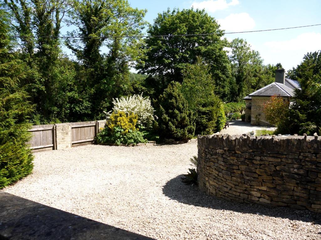 Cosy Stone Cottage, The Bungalow Perrotts Brook, Cirencester Updated