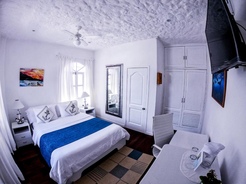 Postel nebo postele na pokoji v ubytování Hotel Angermeyer Waterfront Inn
