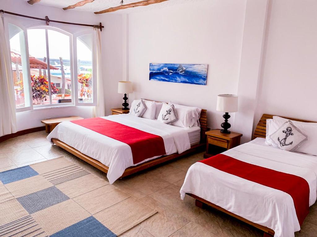 Postel nebo postele na pokoji v ubytování Hotel Angermeyer Waterfront Inn