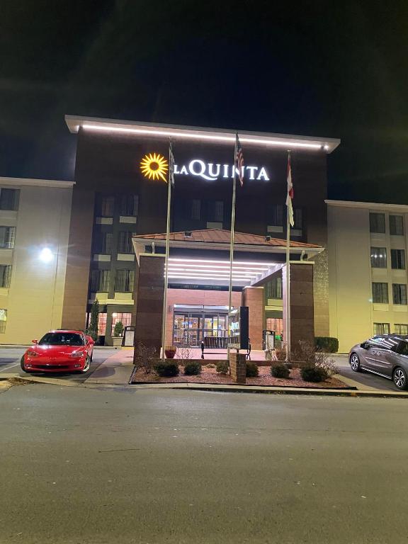 a building with a sign on the front of it at La Quinta Inn & Suites - New River Gorge National Park in Summersville