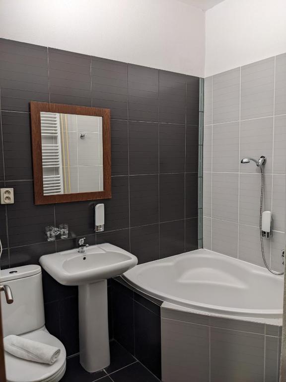 Koupelna v ubytování Garni Hotel Cosmopolitan