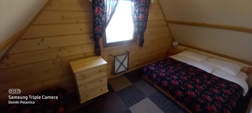 Posteľ alebo postele v izbe v ubytovaní Domki Polanica