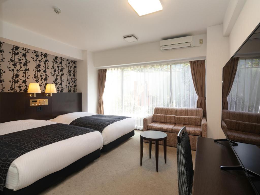 Postel nebo postele na pokoji v ubytování APA Hotel Osaka Kadomashi Ekimae