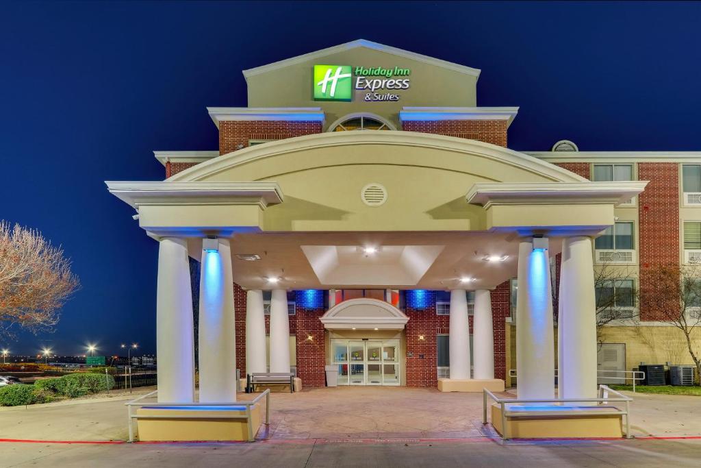 a front view of a hospital building at night at Holiday Inn Express Lake Worth NW Loop 820 by IHG in Fort Worth