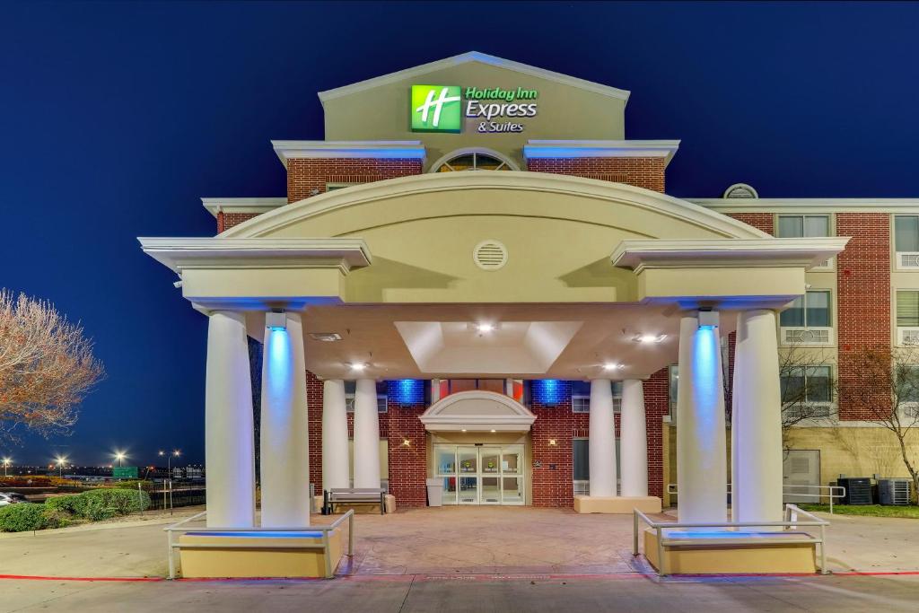 a front view of a hospital building at night at Holiday Inn Express Lake Worth NW Loop 820, an IHG Hotel in Fort Worth