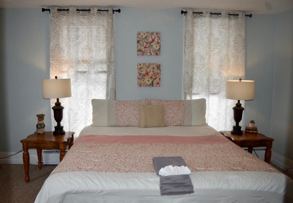 Cozy 2nd story Flat near downtown - Appartement