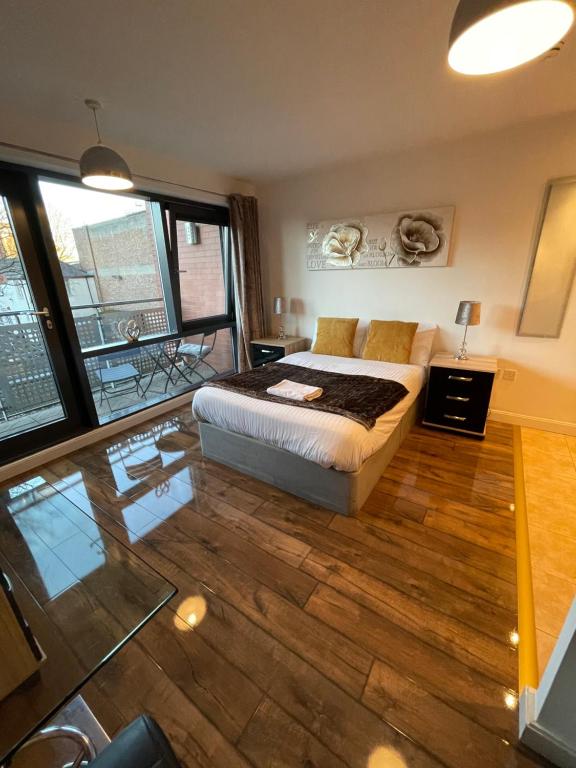 Empire Serviced Apartments - Studio Avec Balcon