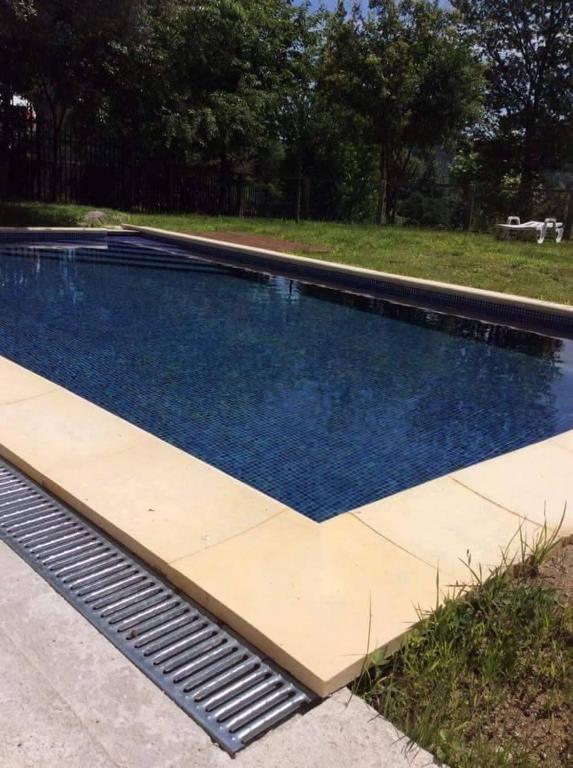 Bazén v ubytování Bungalow Gerês - Pichoses Camping nebo v jeho okolí