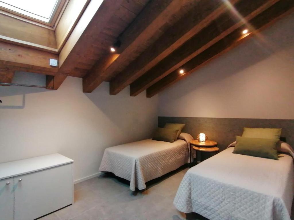 Postel nebo postele na pokoji v ubytování Apartament "El Castell" Casa Rural Cal Rialla