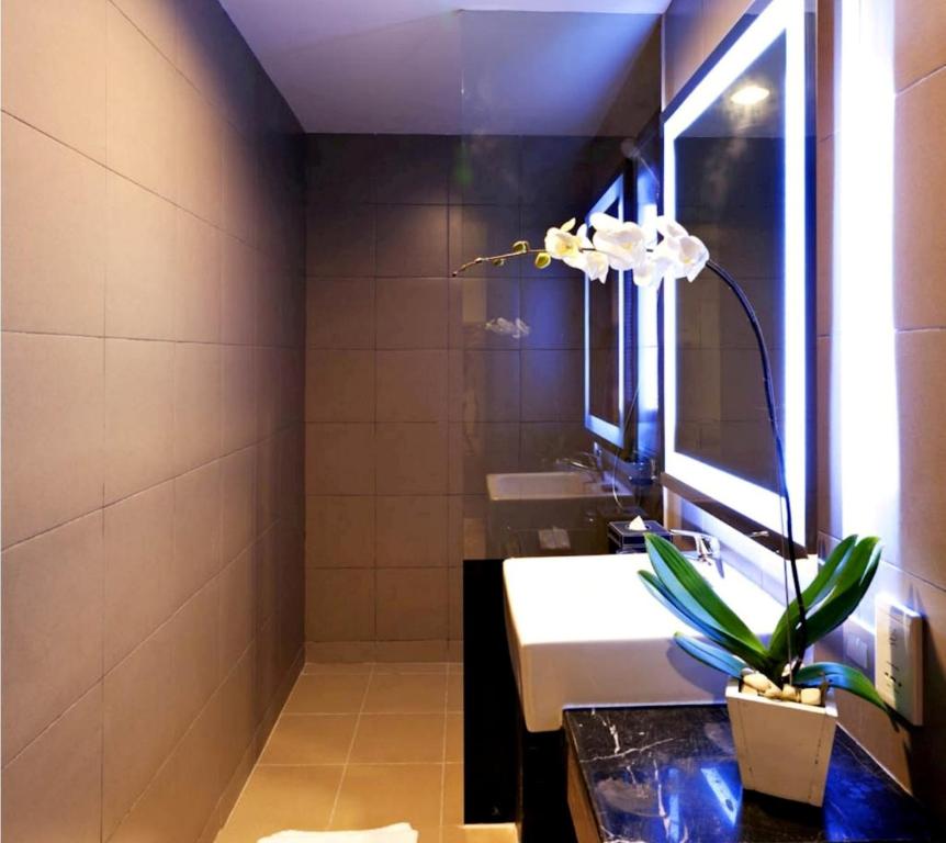 TV a/nebo společenská místnost v ubytování Euphoria Hotel