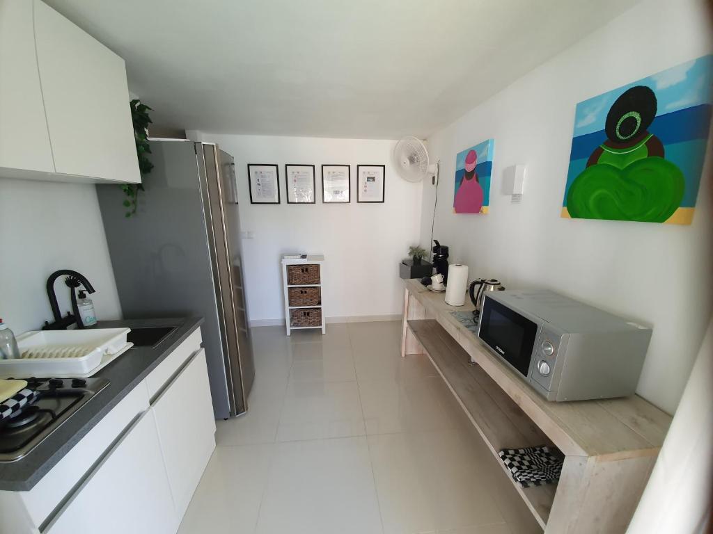 Kuchyň nebo kuchyňský kout v ubytování STUDIO S at JAN THIEL Curacao