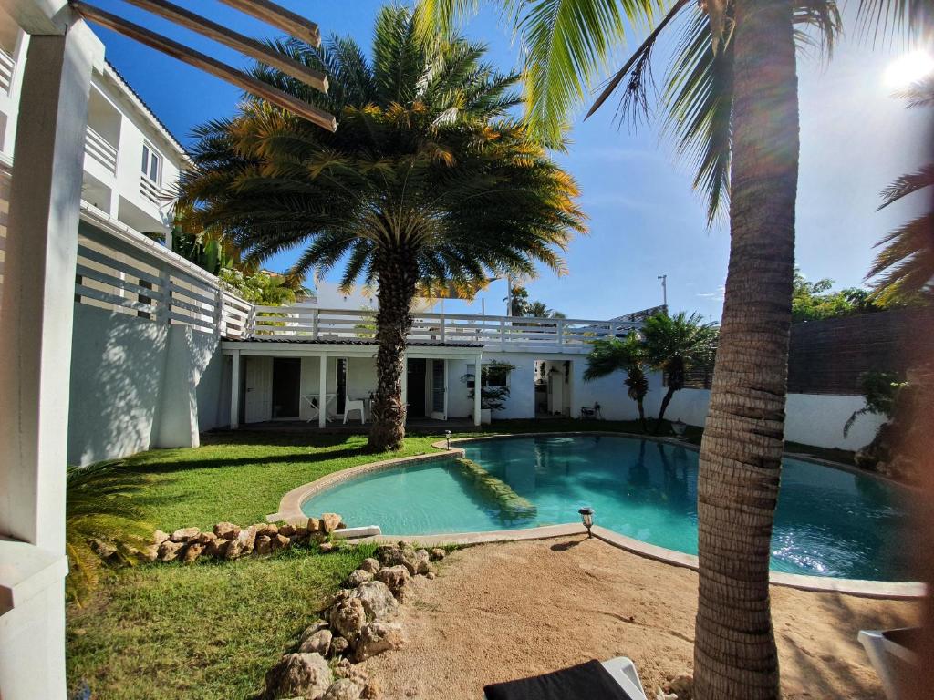 Bazén v ubytování STUDIO S at JAN THIEL Curacao nebo v jeho okolí